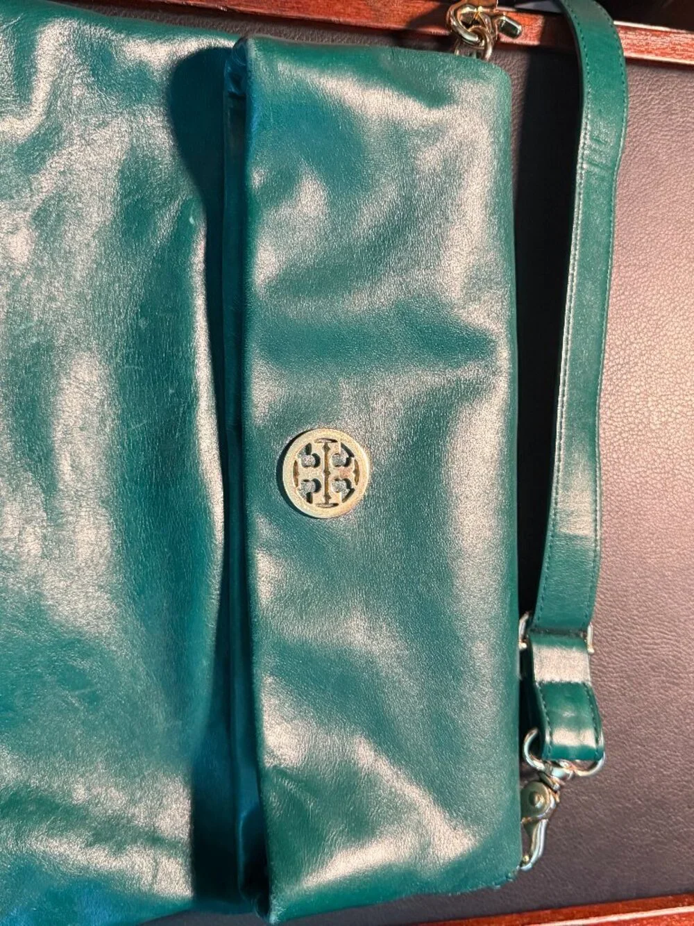 Tory Burch Dena Leather Messenger Bag in Malachite Green - Picture 4 of 7